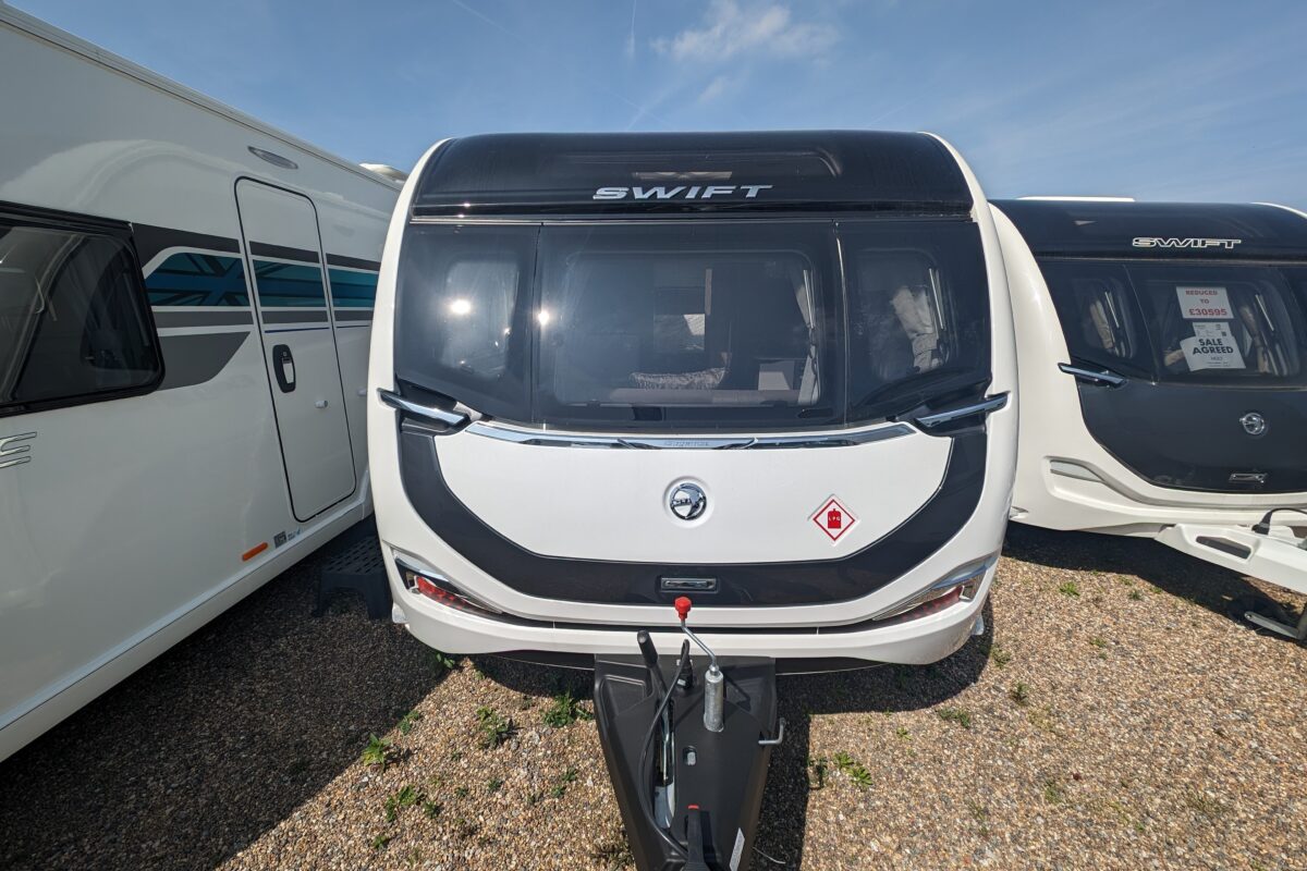 SWIFT ELEGANCE GRANDE 860 2024 FRONT VIEW