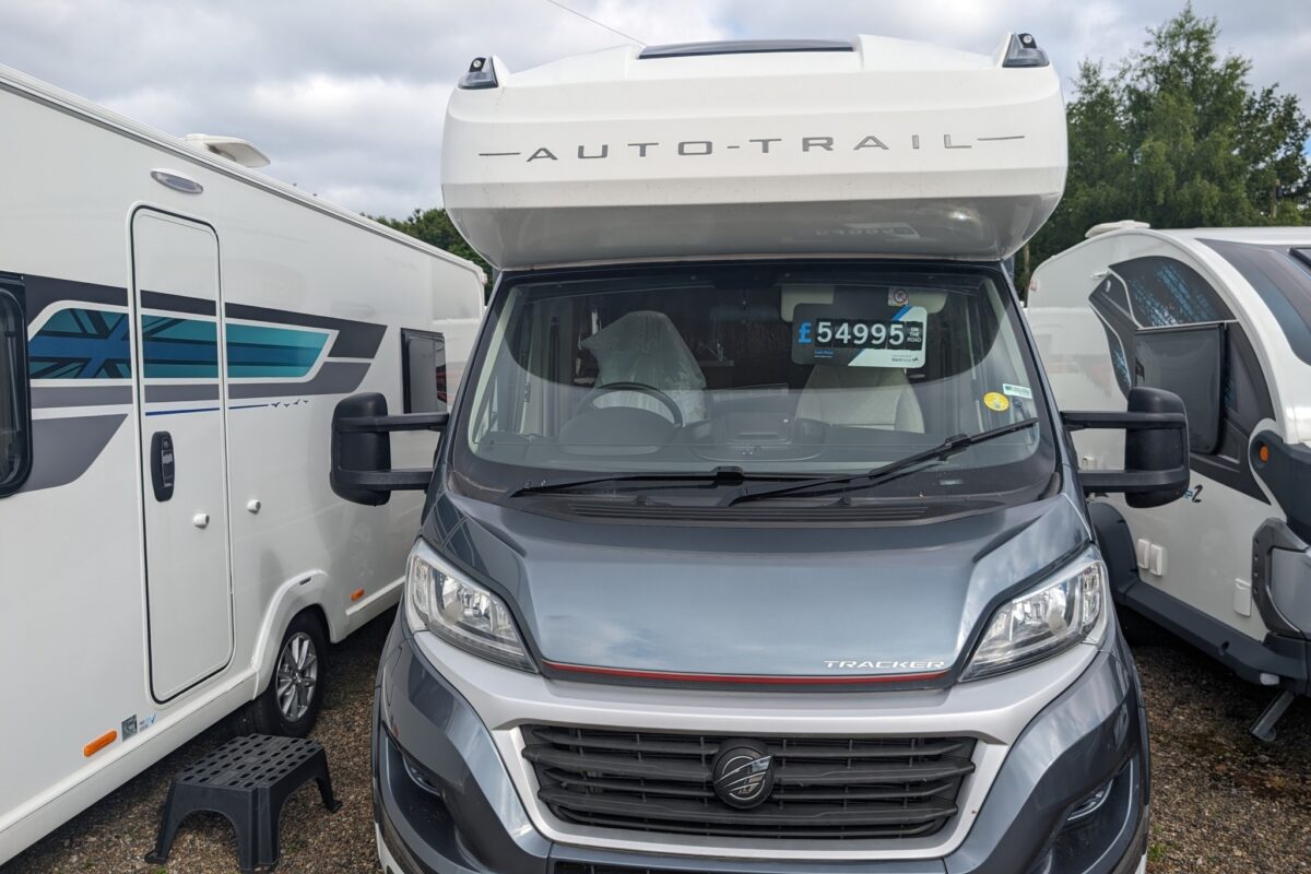 Auto-Trail Tracker RS 2018 FRONT