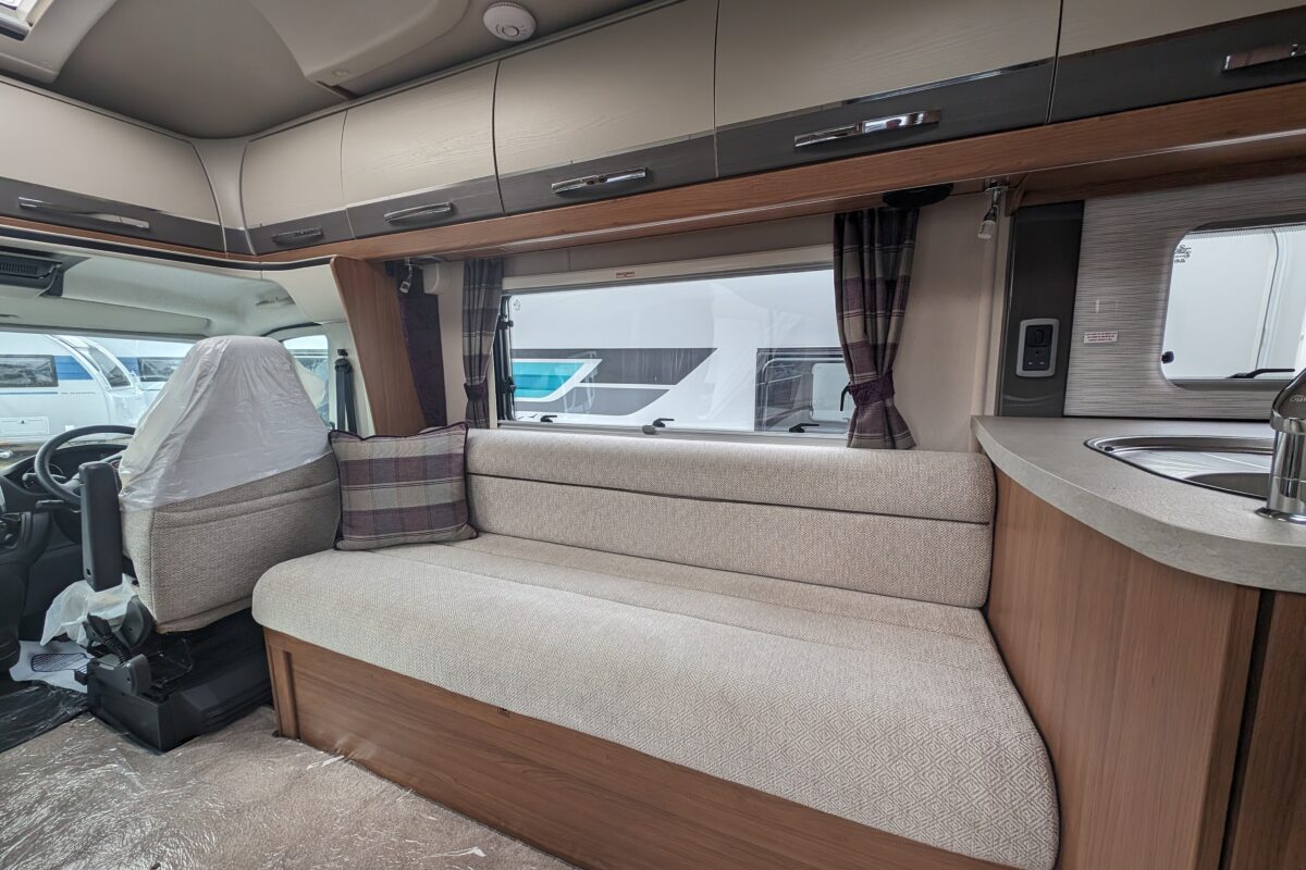 Auto-Trail Tracker RS 2018 LARGE SEATING AREA