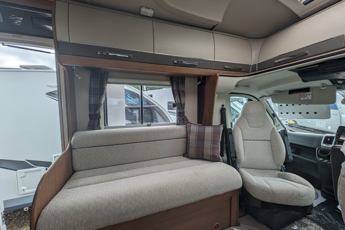 Auto-Trail Tracker RS 2018 CAPTAIN SEATING