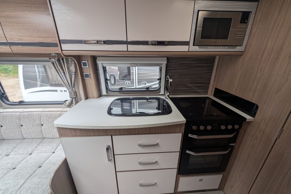 Coachman Laser 650 201