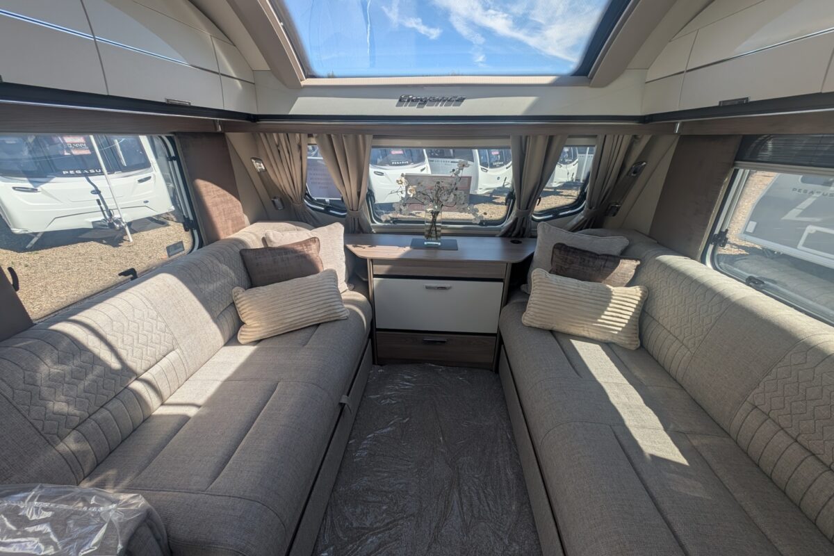 SWIFT ELEGANCE GRANDE 845 2025