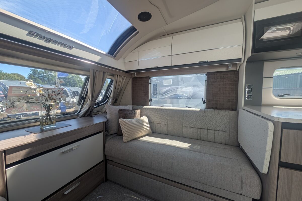SWIFT ELEGANCE GRANDE 845 2025