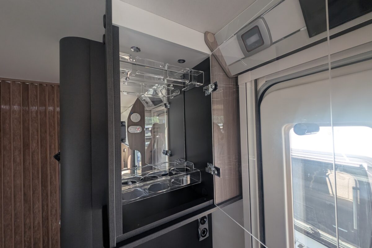 SWIFT ELEGANCE GRANDE 845 2025