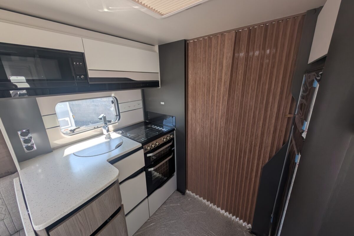 SWIFT ELEGANCE GRANDE 845 2025