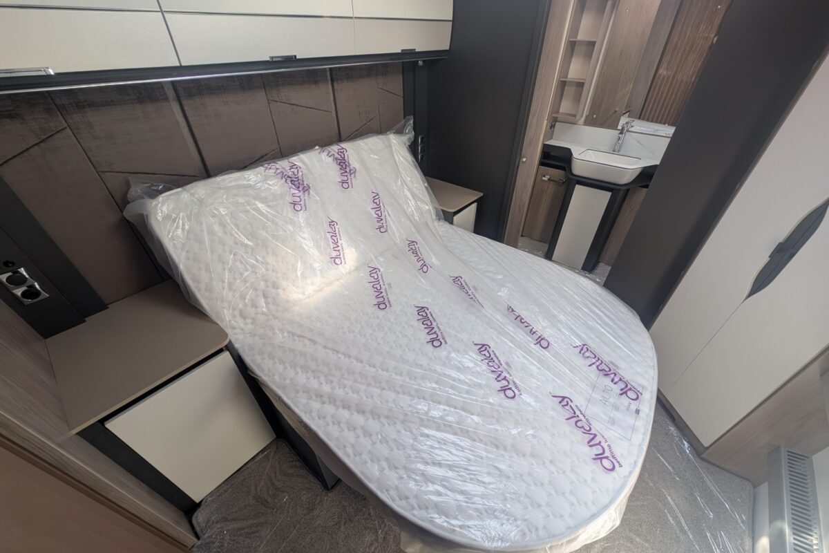 SWIFT ELEGANCE GRANDE 845 2025