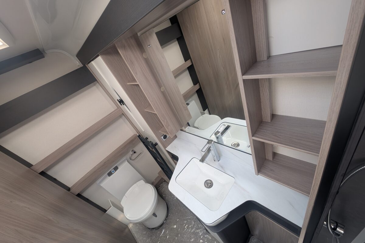 SWIFT ELEGANCE GRANDE 845 2025